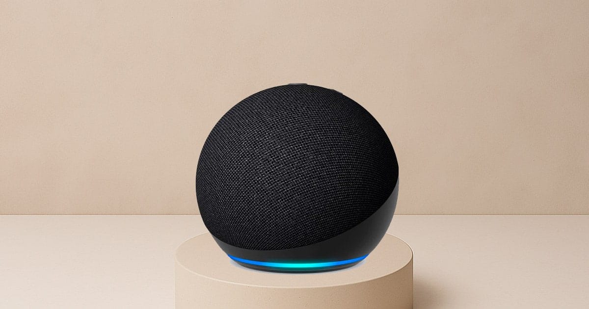 Echo Dot (Última Geração) na cor [Mencionar a cor, ex: azul, preto, branco], um dispositivo de áudio inteligente e compacto, destacando seu design e o fato de ter o melhor som já lançado